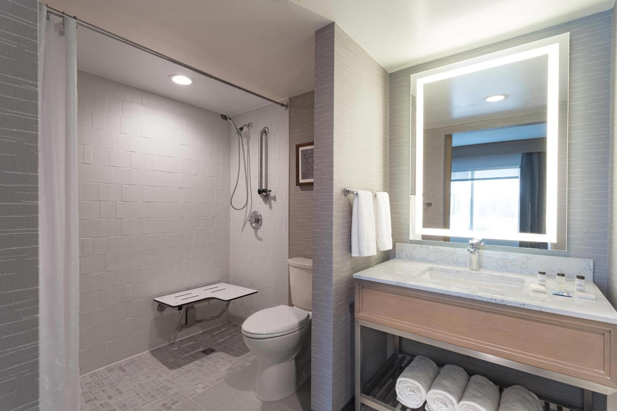 Sheraton Suites Columbus Worthington Екстериор снимка